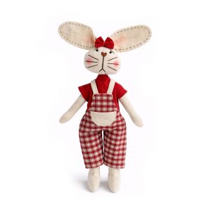 Iepuraș cu fundiță roșie și salopetă în carouri – jucărie textilă realizată manual
